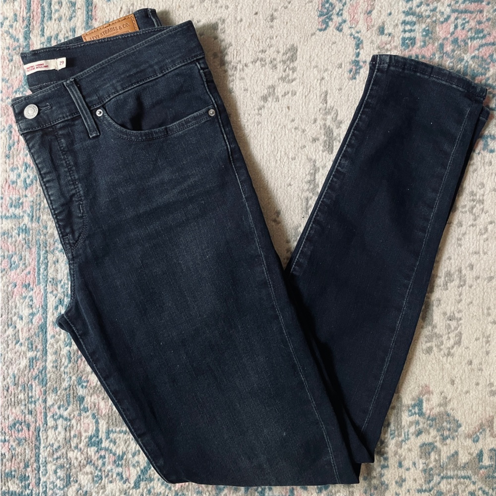311 Shaping Skinny Jeans